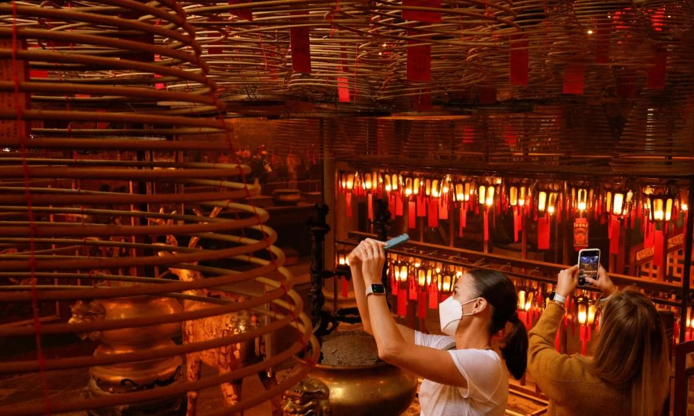 Χονγκ Κονγκ: Μουδιασμένοι στις αγορές λόγω πανδημίας & καταστολής